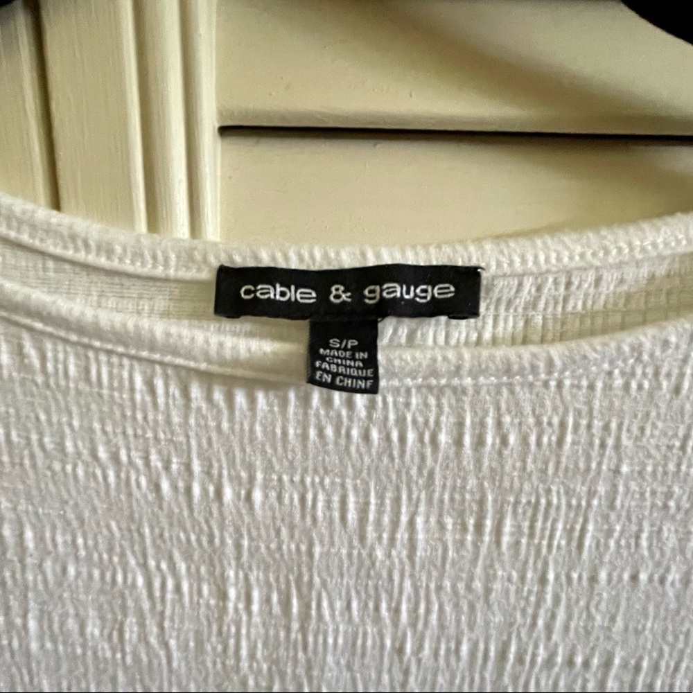 CABLE & GUAGE, WHITE TOP WITH RUFFLE SLEEVES, SIZE S/P. - Picture 3 of 3